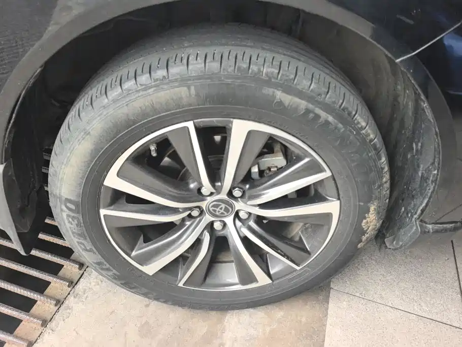 Toyota Harrier — фото 6