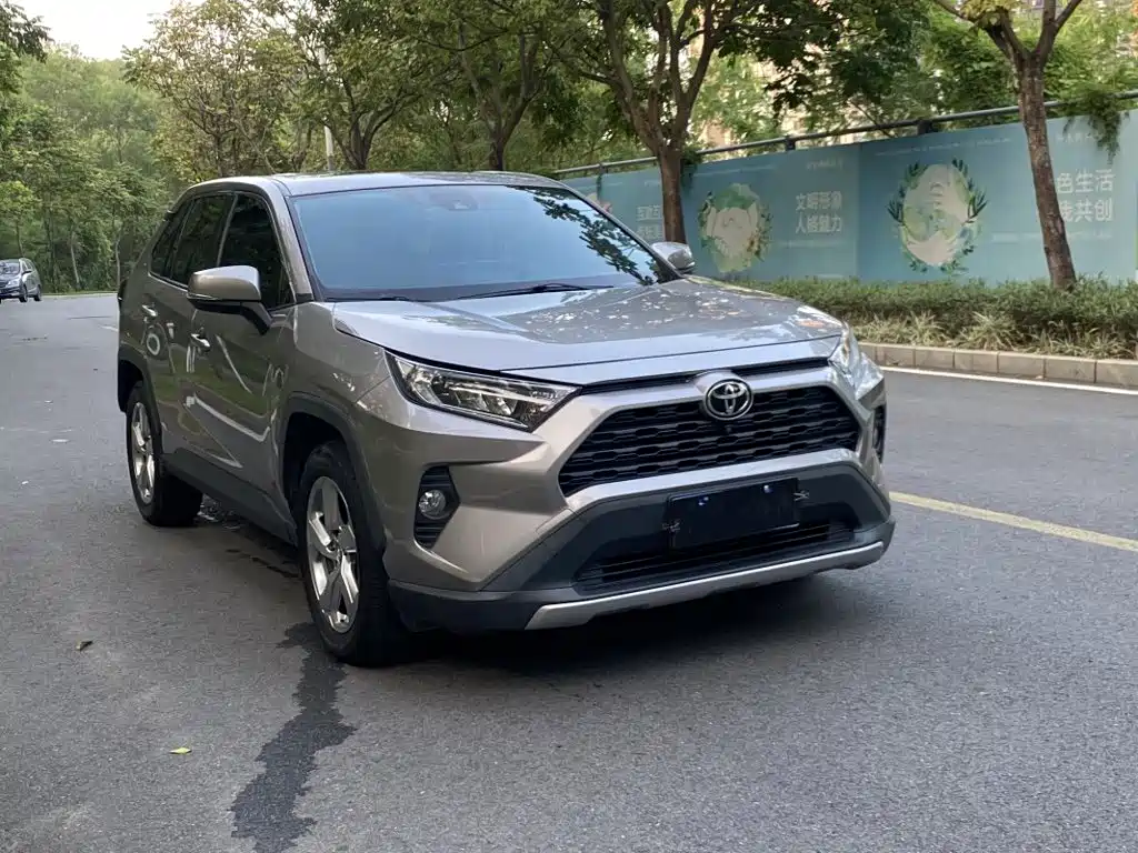 Toyota RAV4 — фото 3
