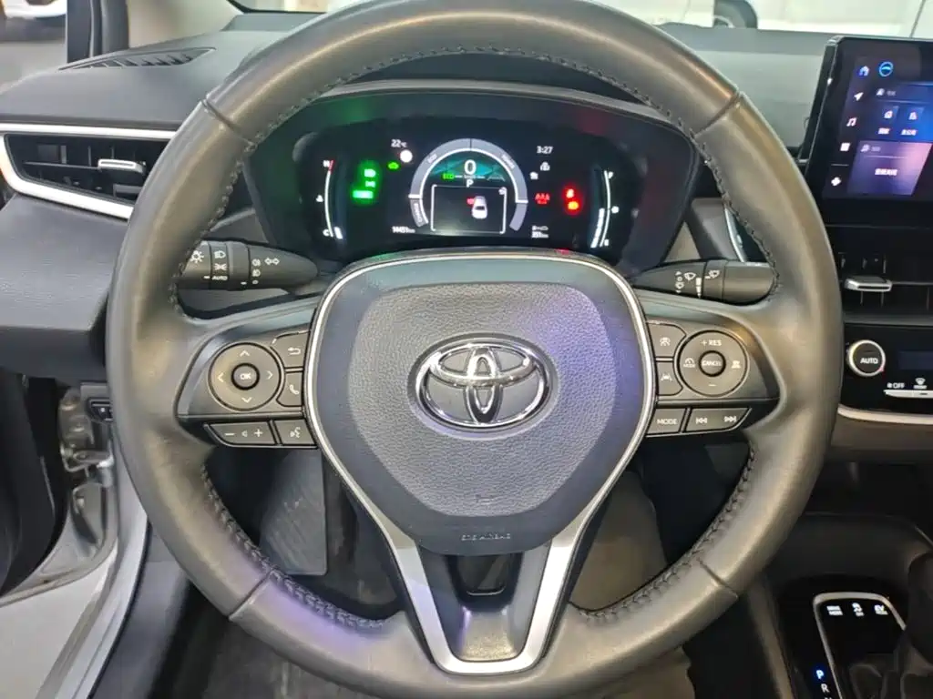 Toyota Corolla — фото 10