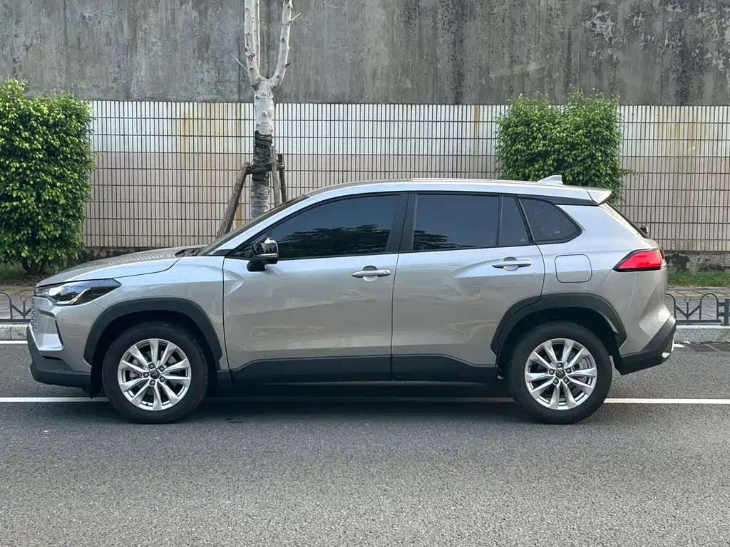 Toyota Corolla Cross — фото 8