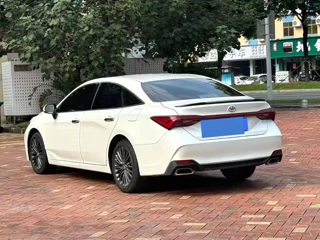 Toyota Avalon — фото 4