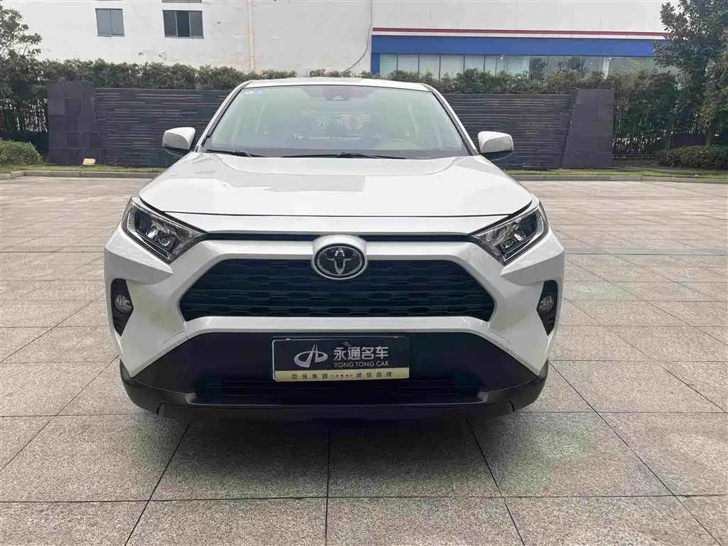 Toyota RAV4 — фото 2
