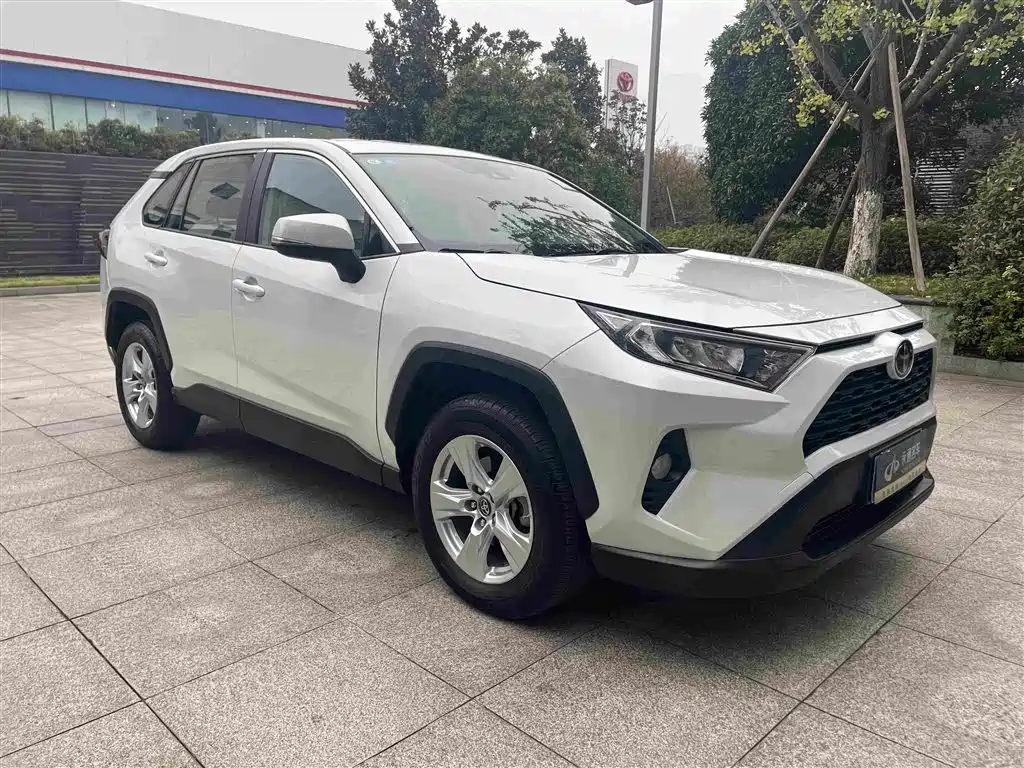 Toyota RAV4 — фото 3