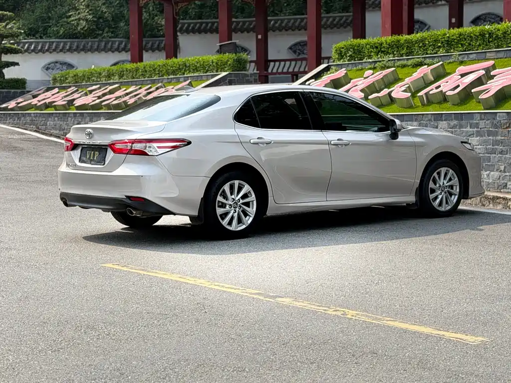 Toyota Camry — фото 7