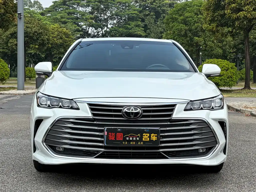 Toyota Avalon — фото 2