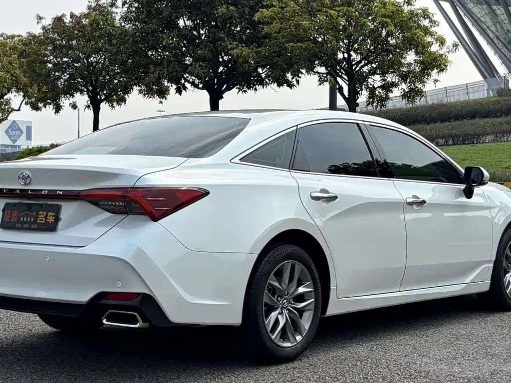 Toyota Avalon — фото 4