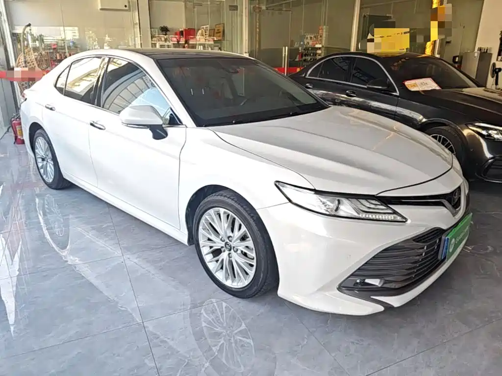 Toyota Camry — фото 3