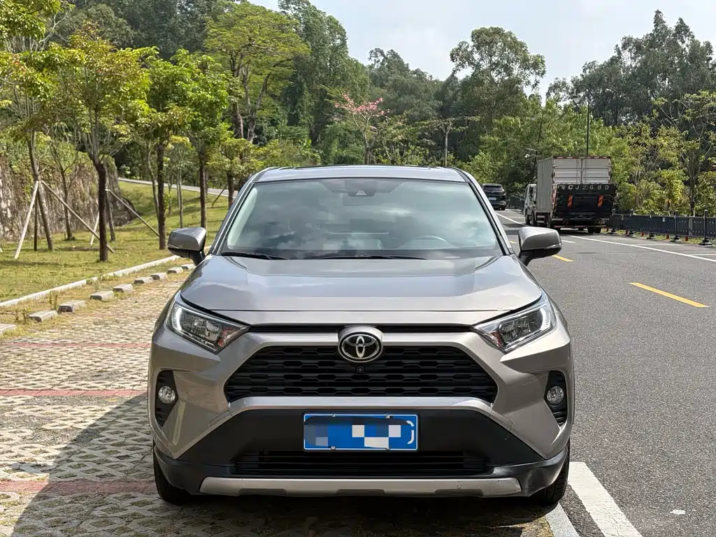 Toyota RAV4 — фото 2