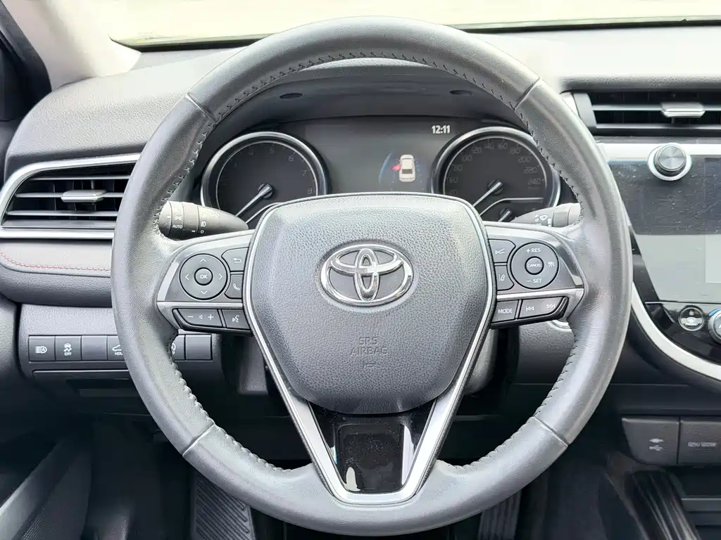 Toyota Camry — фото 13