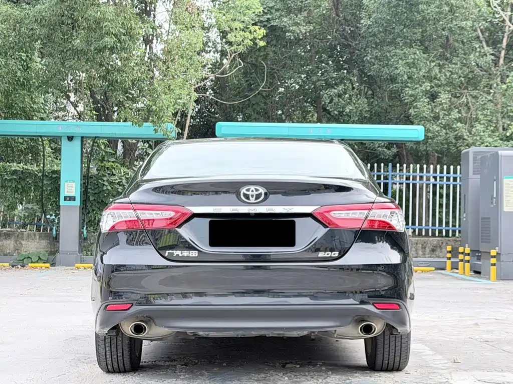 Toyota Camry — фото 15