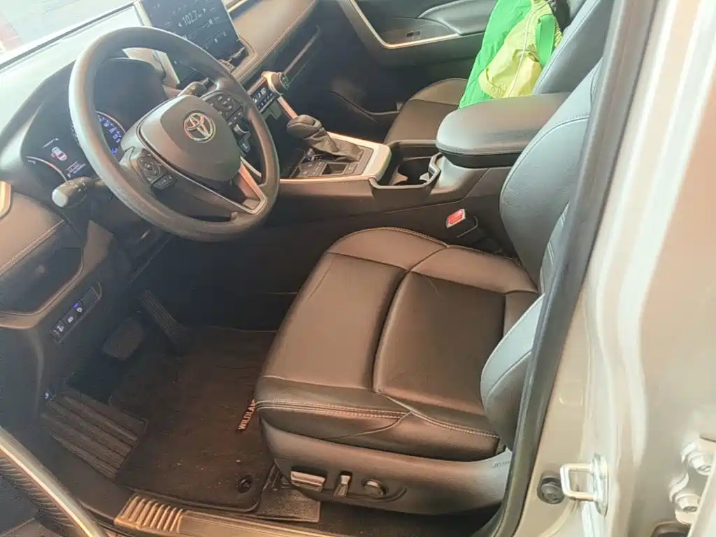 Toyota Wildlander — фото 14