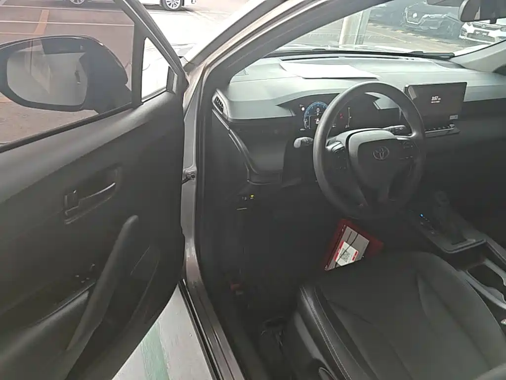 Toyota Corolla Cross — фото 15