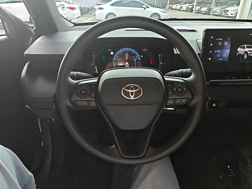 Toyota Corolla Cross — фото 10