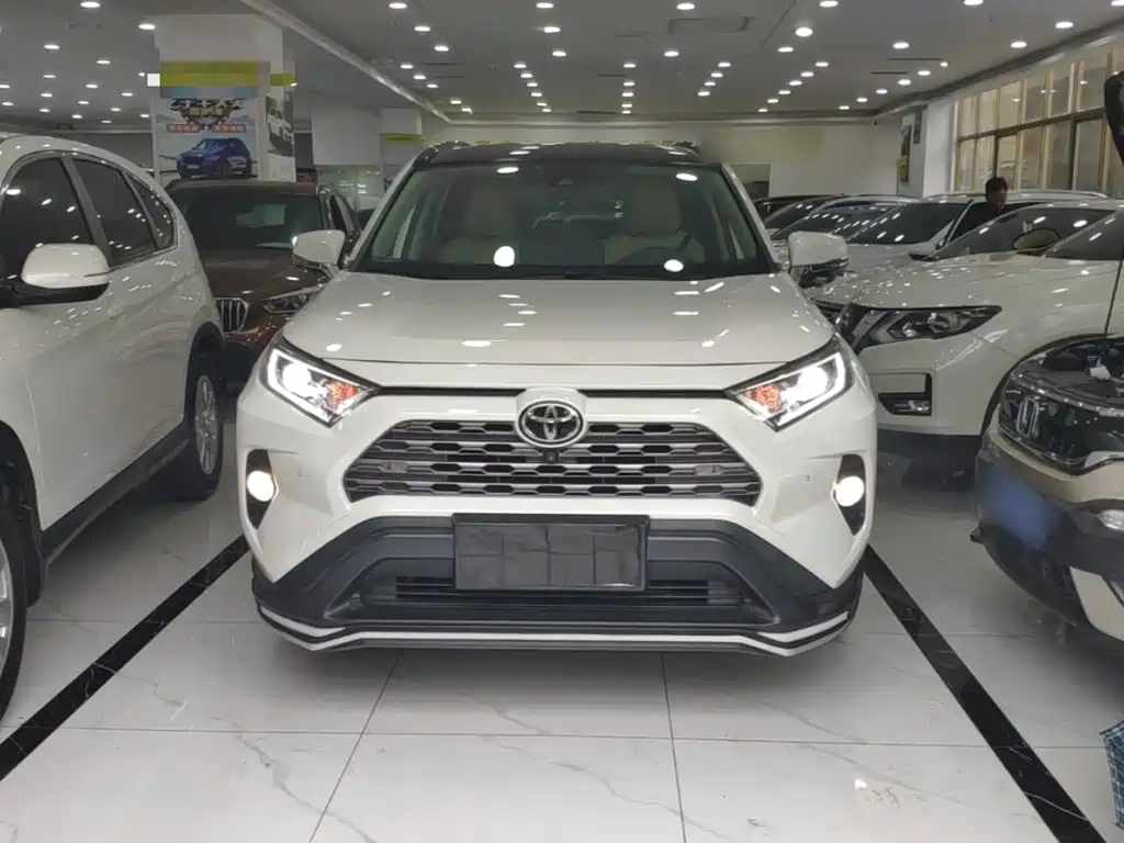 Toyota RAV4 — фото 2