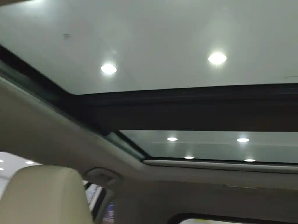 Toyota RAV4 — фото 17