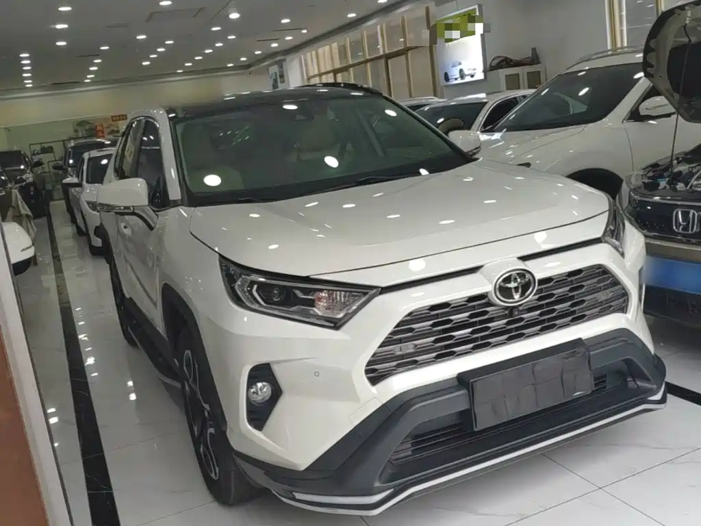 Toyota RAV4 — фото 3
