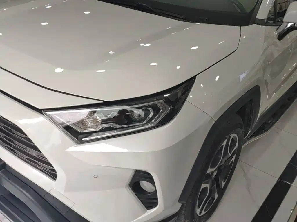 Toyota RAV4 — фото 23