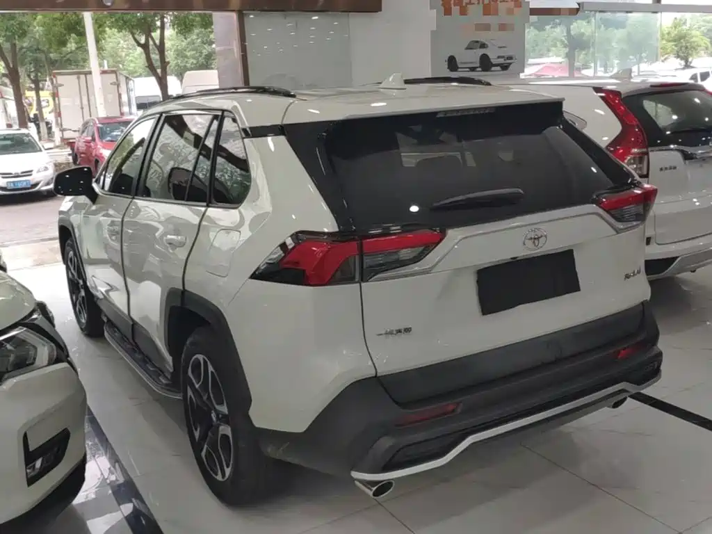 Toyota RAV4 — фото 4