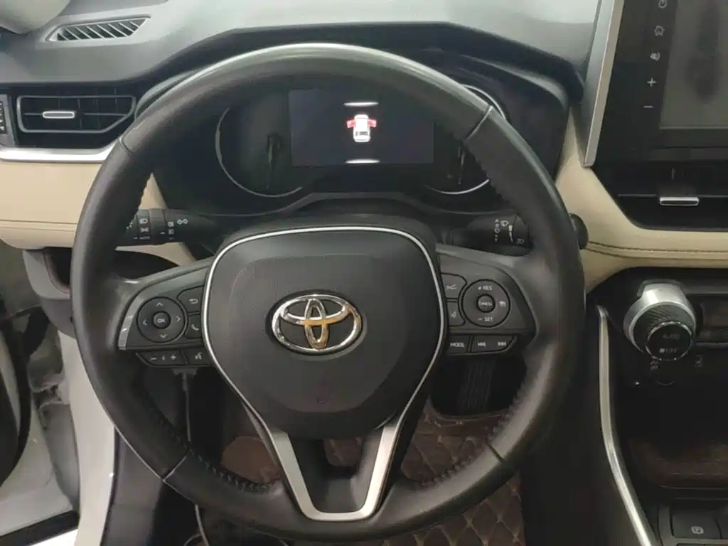 Toyota RAV4 — фото 10