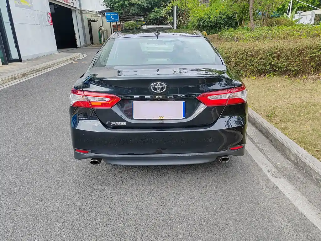 Toyota Camry — фото 4