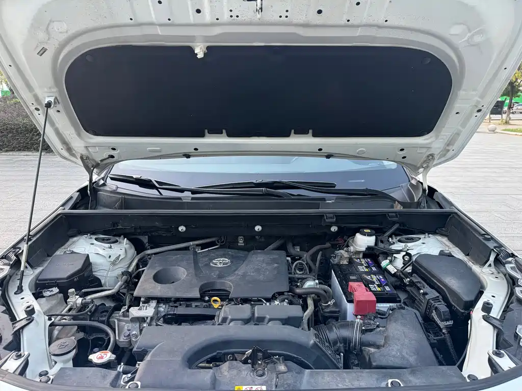 Toyota RAV4 — фото 19