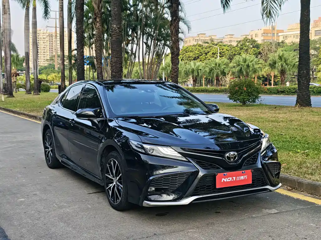 Toyota Camry — фото 3