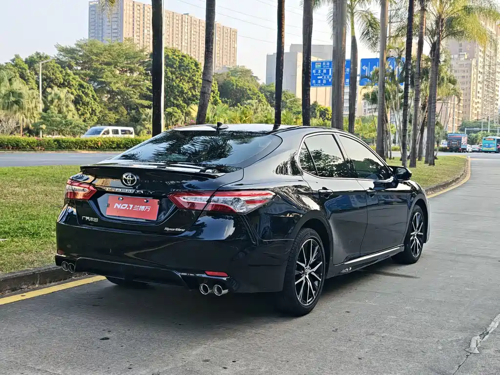 Toyota Camry — фото 4