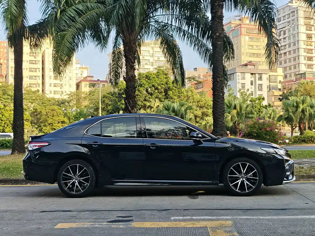Toyota Camry — фото 7