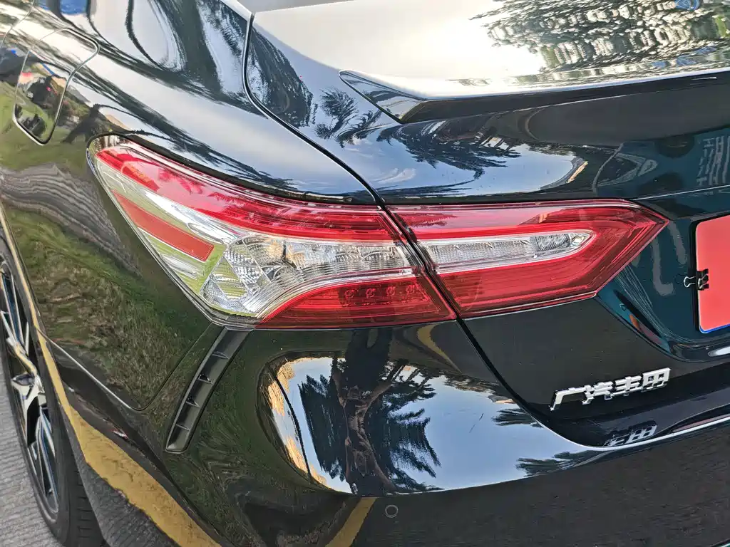 Toyota Camry — фото 9