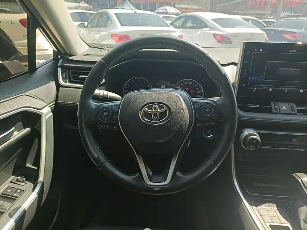 Toyota Wildlander — фото 10