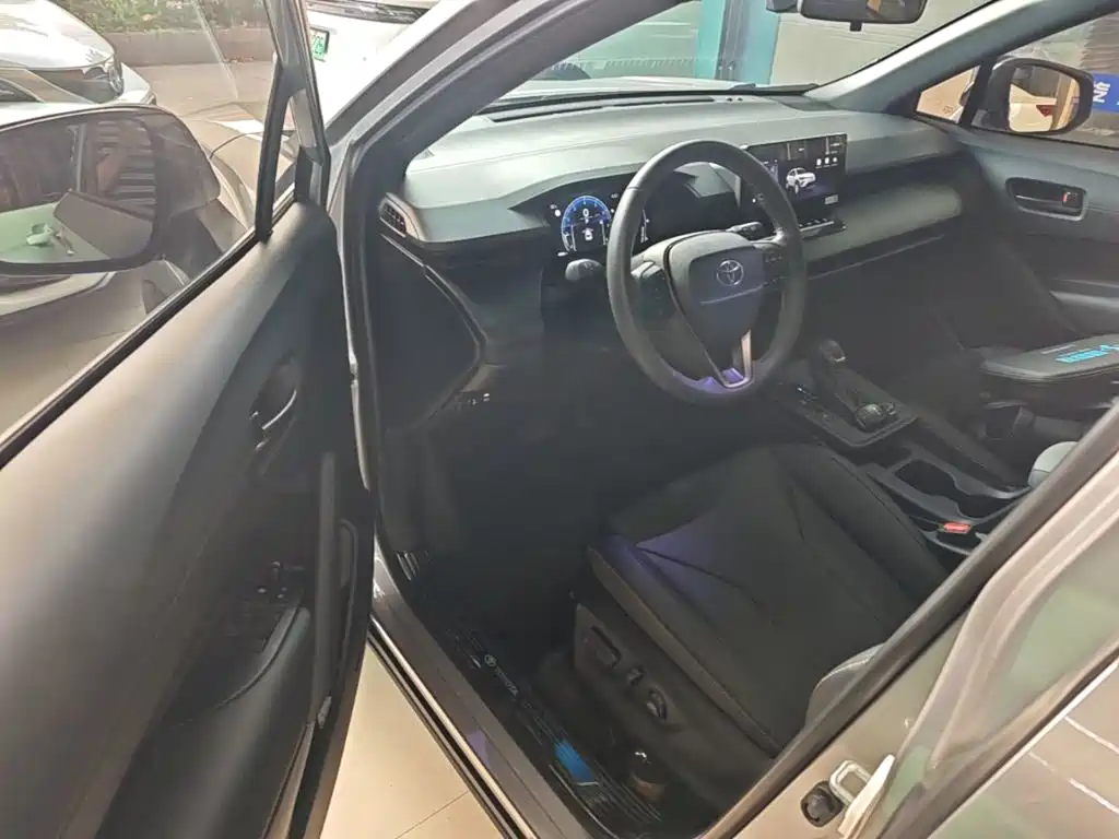 Toyota Corolla Cross — фото 15