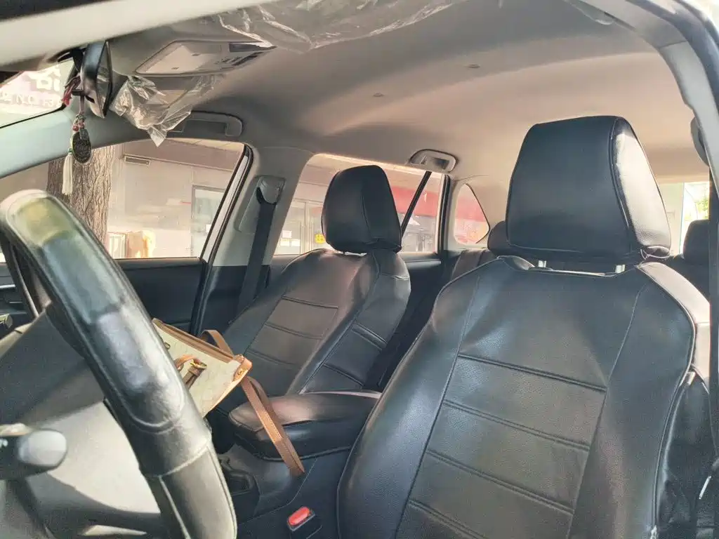 Toyota RAV4 — фото 11