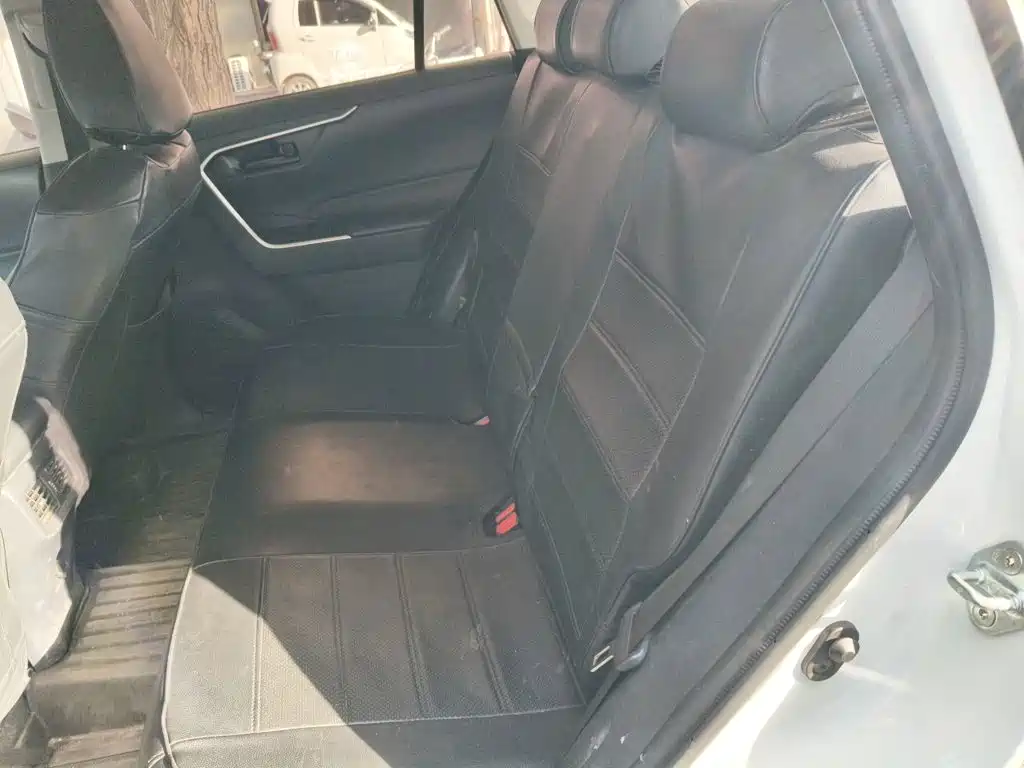 Toyota RAV4 — фото 13