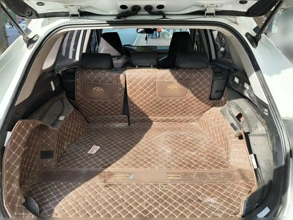 Toyota RAV4 — фото 15