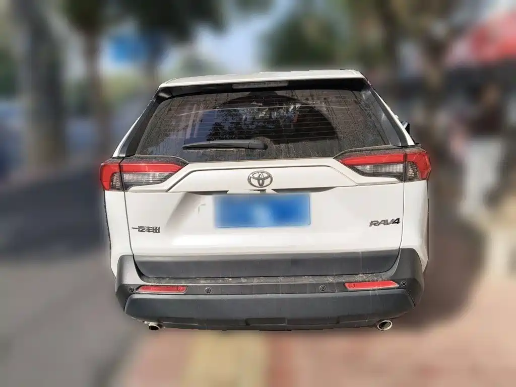 Toyota RAV4 — фото 3