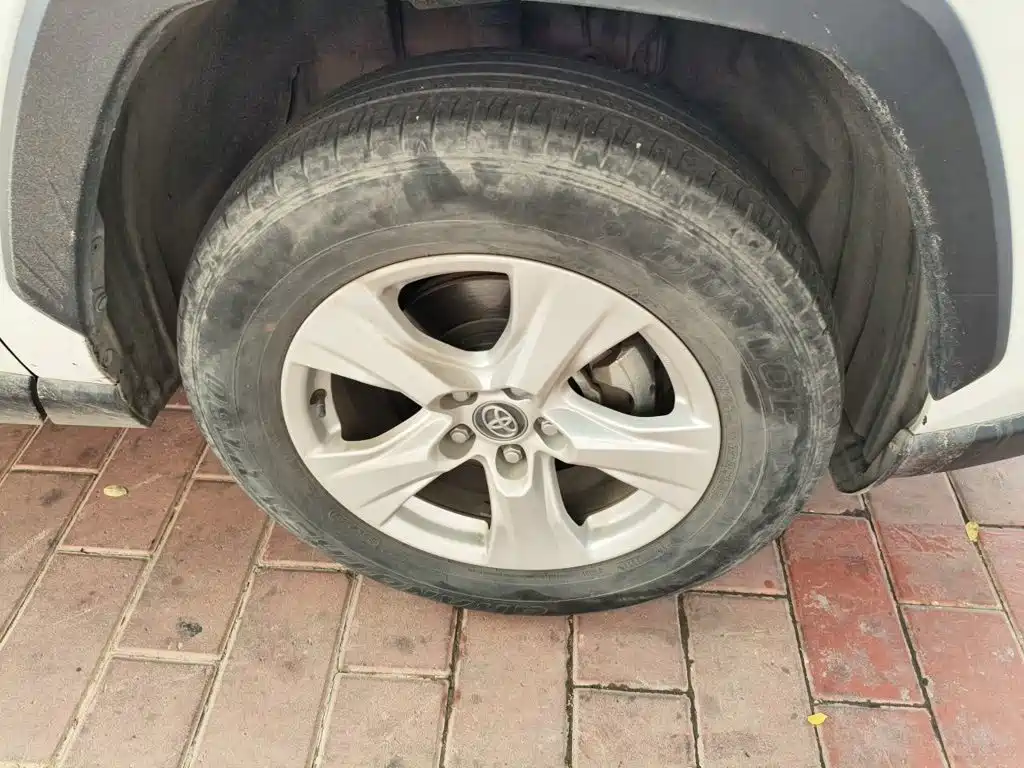 Toyota RAV4 — фото 24