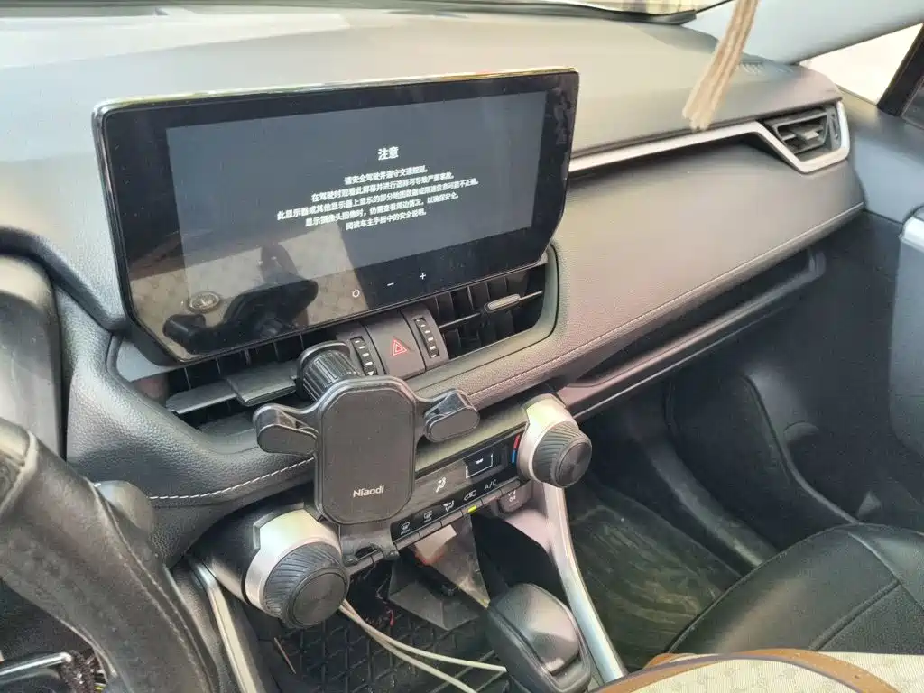 Toyota RAV4 — фото 9