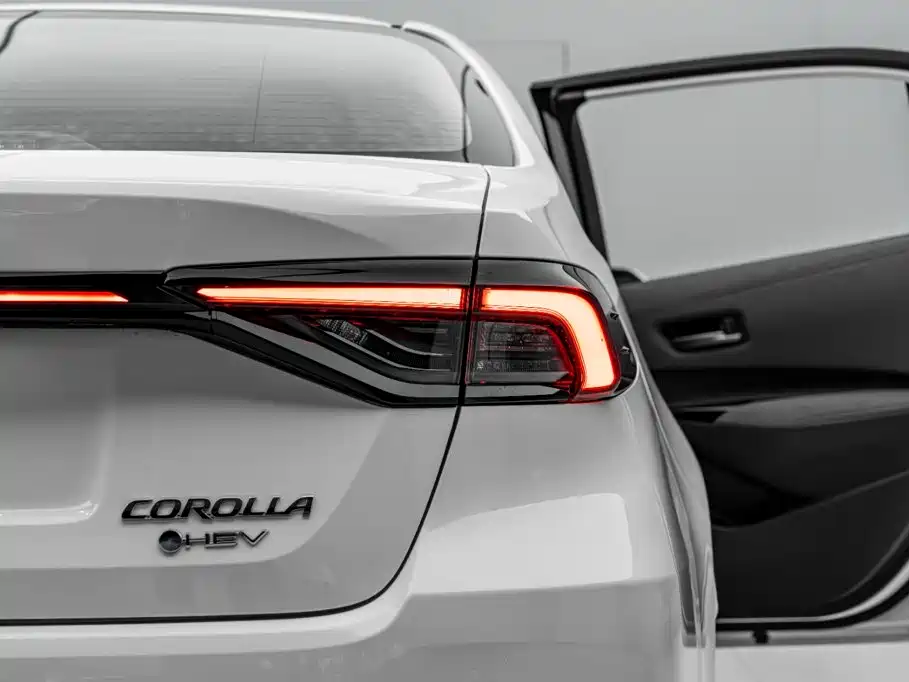 Toyota Corolla — фото 27