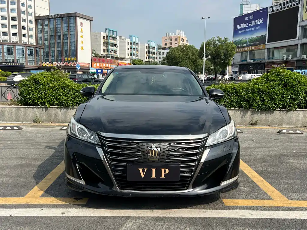 Toyota Crown — фото 2