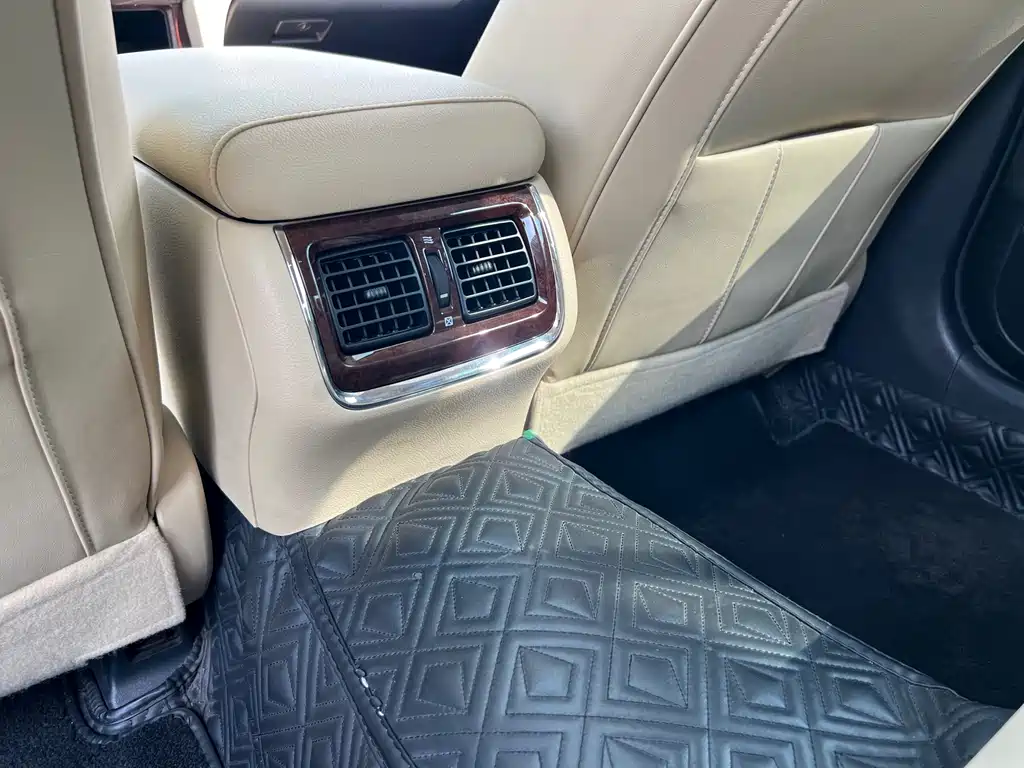 Toyota Crown — фото 18