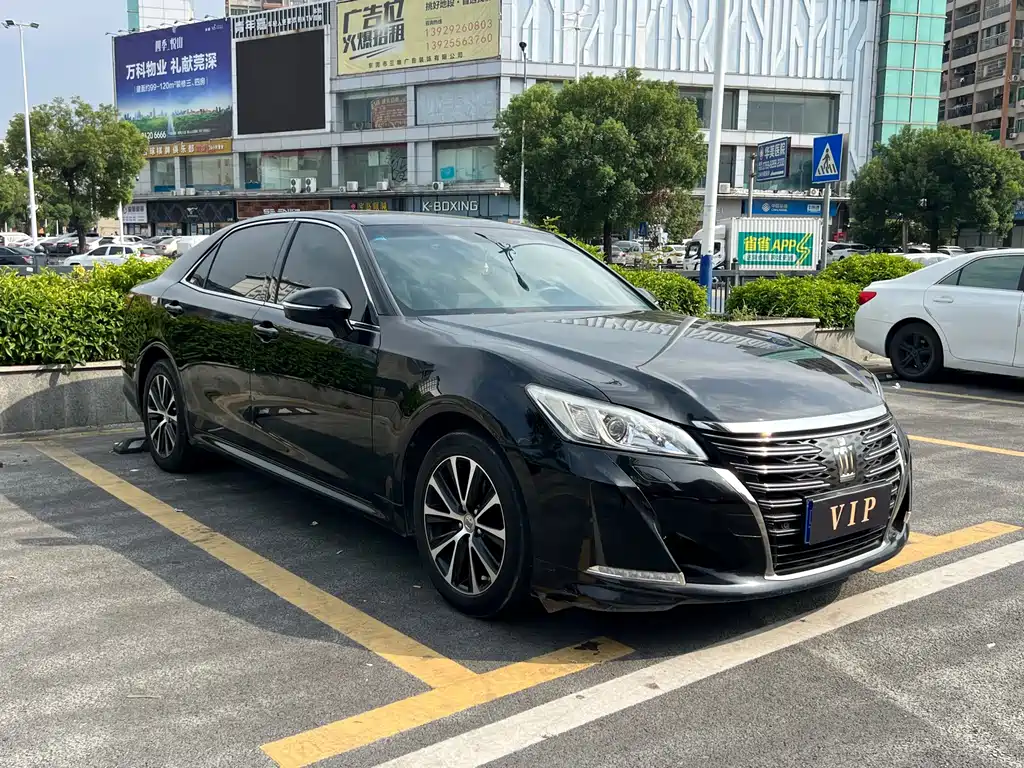 Toyota Crown — фото 3