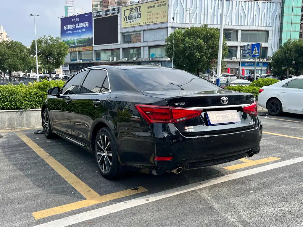 Toyota Crown — фото 5