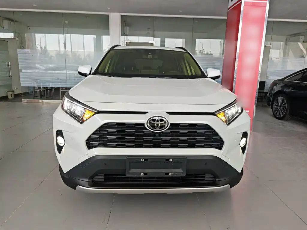 Toyota RAV4 — фото 2