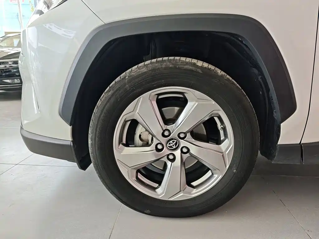 Toyota RAV4 — фото 22
