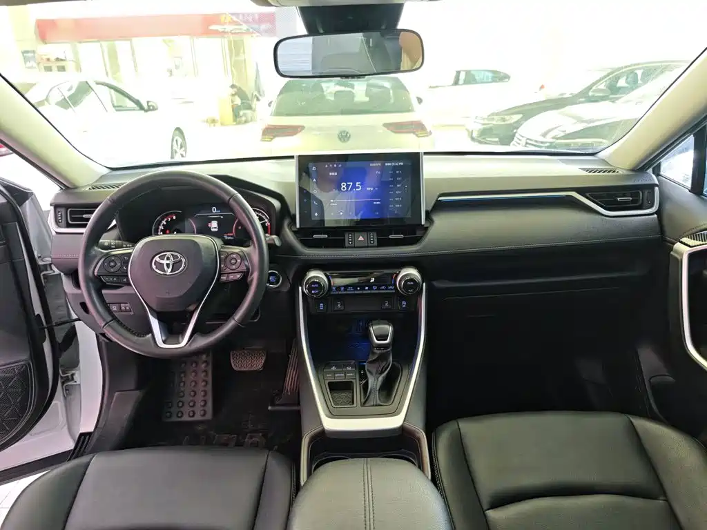 Toyota RAV4 — фото 9