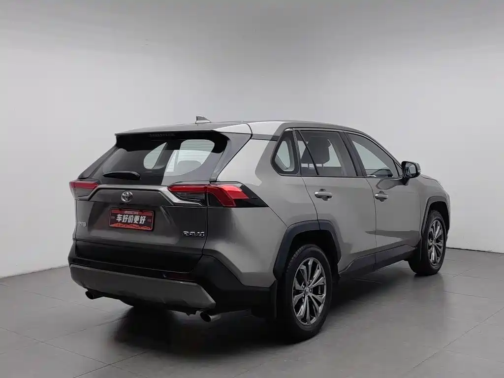 Toyota RAV4 — фото 2