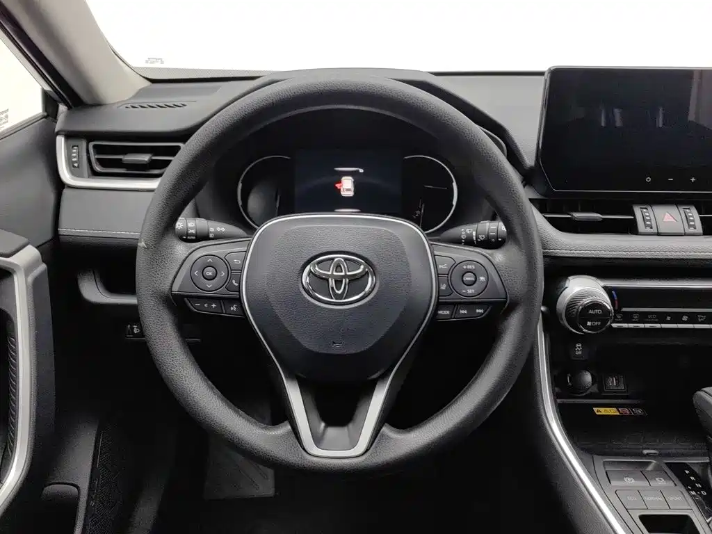 Toyota RAV4 — фото 11