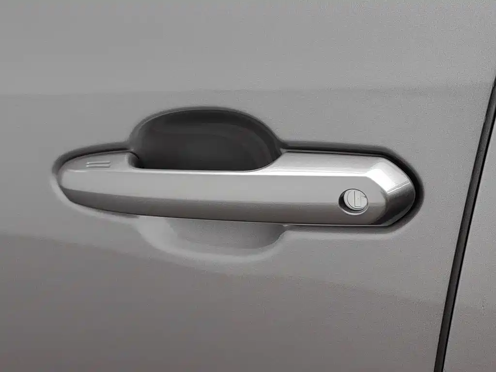 Toyota RAV4 — фото 18