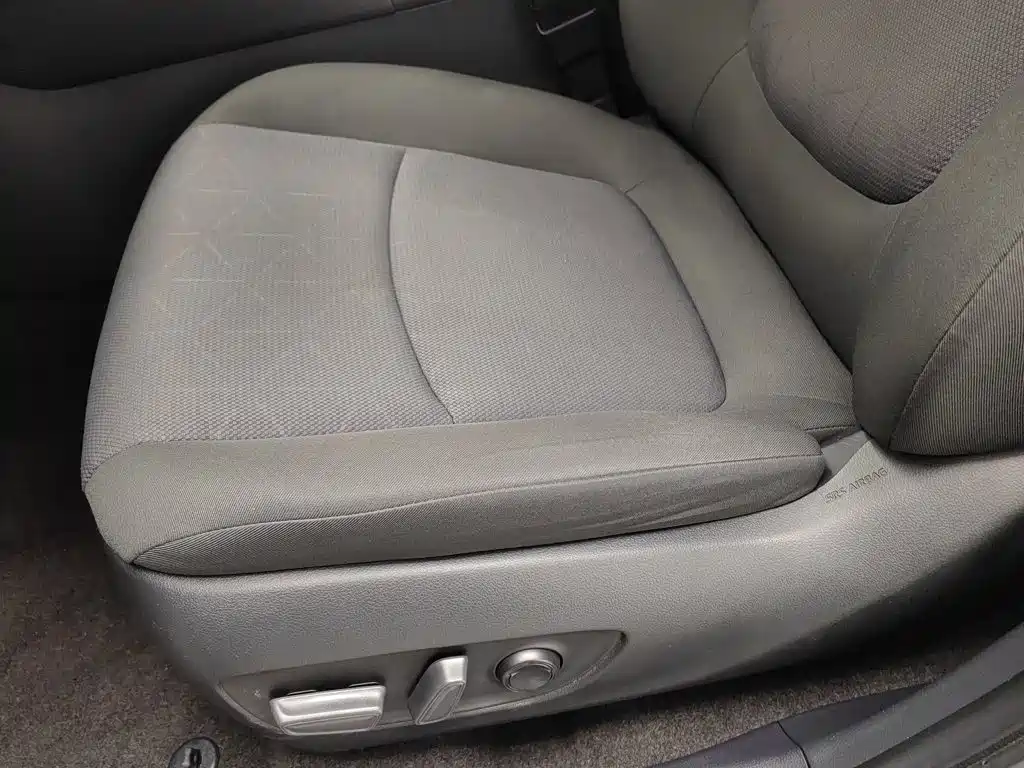 Toyota RAV4 — фото 20
