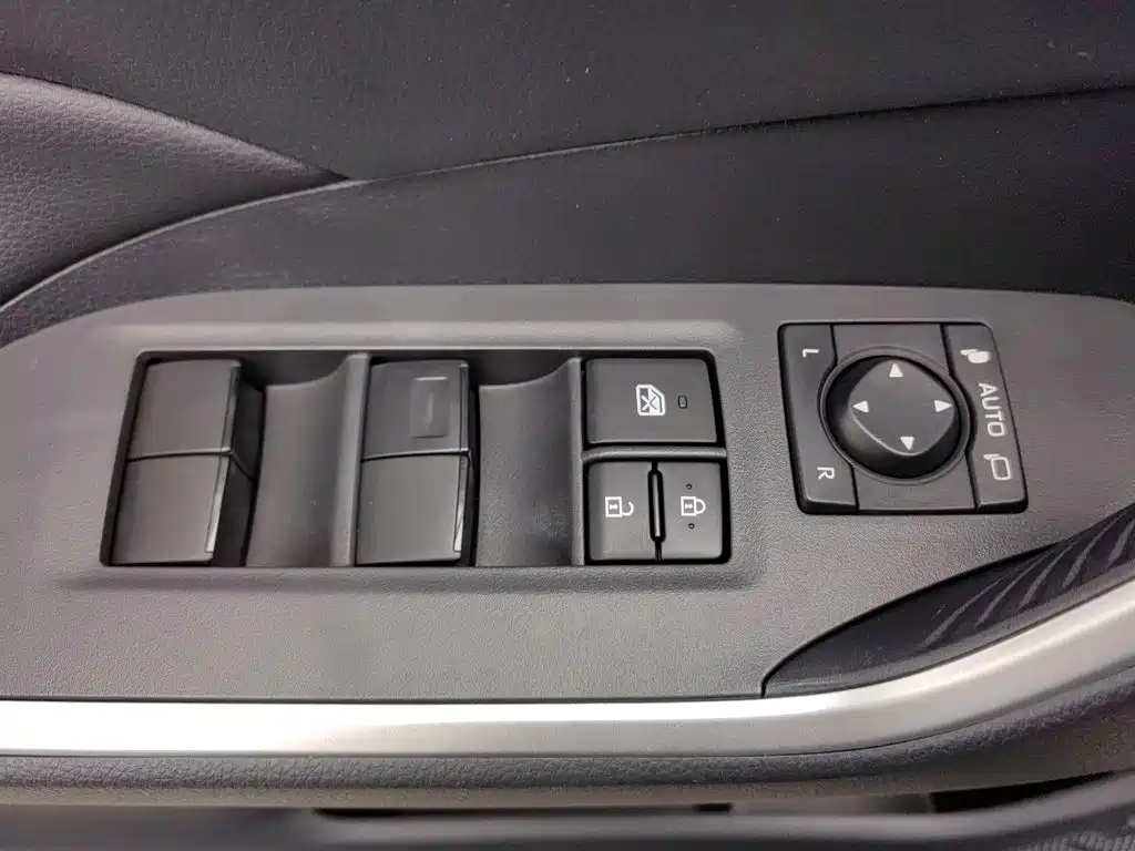 Toyota RAV4 — фото 9